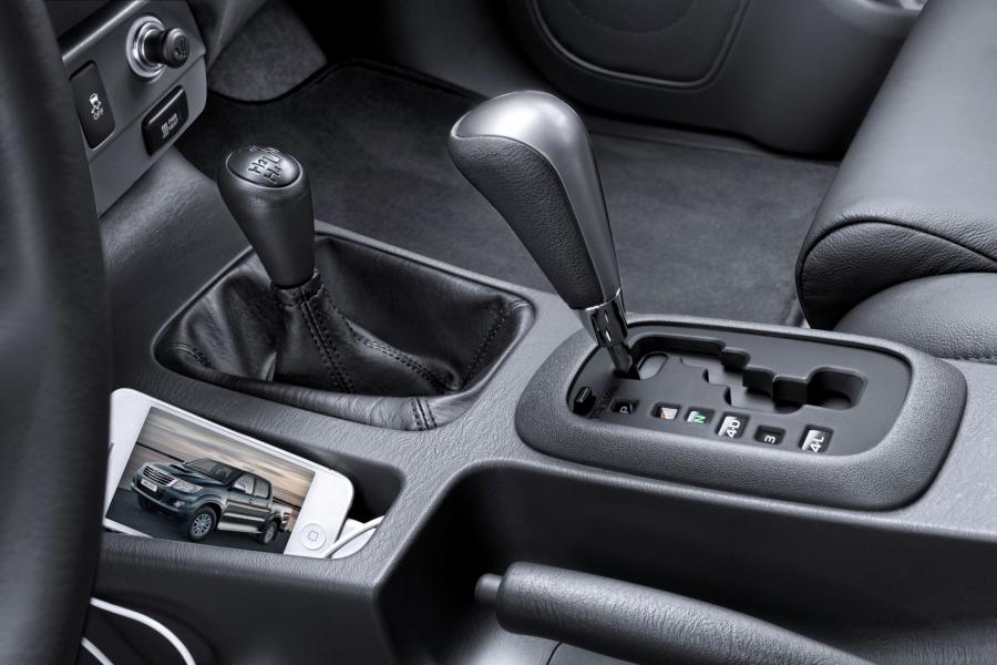  Toyota Hilux 2012 года  (фото 9 из 38)